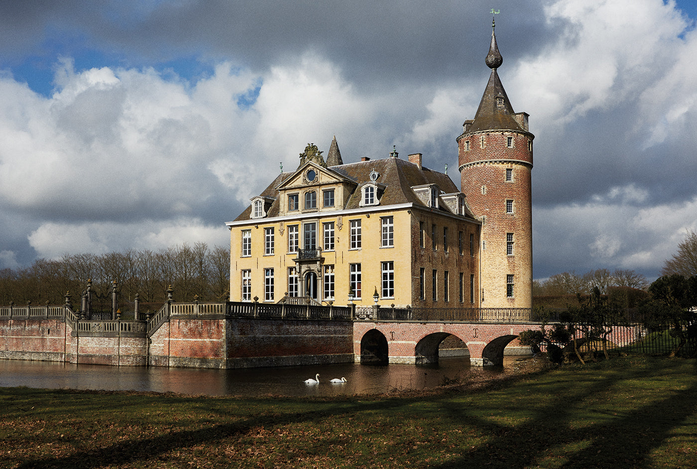 A Sense of Distilled Harmony Transforms A Belgian Castle A Sense of Distilled Harmony Transforms A Belgian Castle