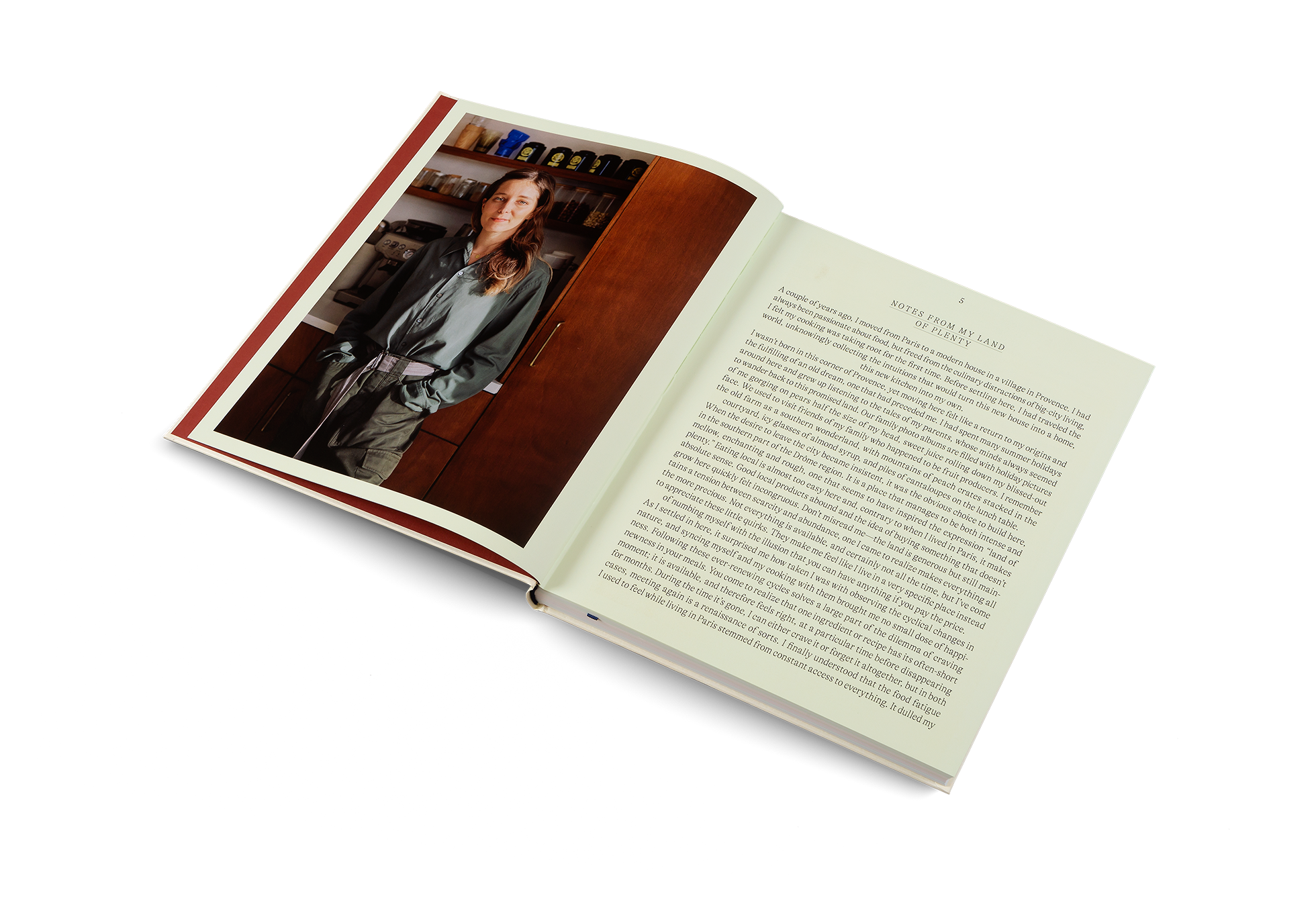 A couple of years ago, Pauline Chardin moved from Paris to a modern house in a village in Provence. She had always been passionate about food, but freed from the culinary distractions of big-city living, she felt her cooking was taking root for the first time. Before settling here, she had traveled the world, unknowingly collecting the intuitions that would turn this new house into a home, this new kitchen into her own. Find out more about her journey in A Spoonful of Sun by gestalten.