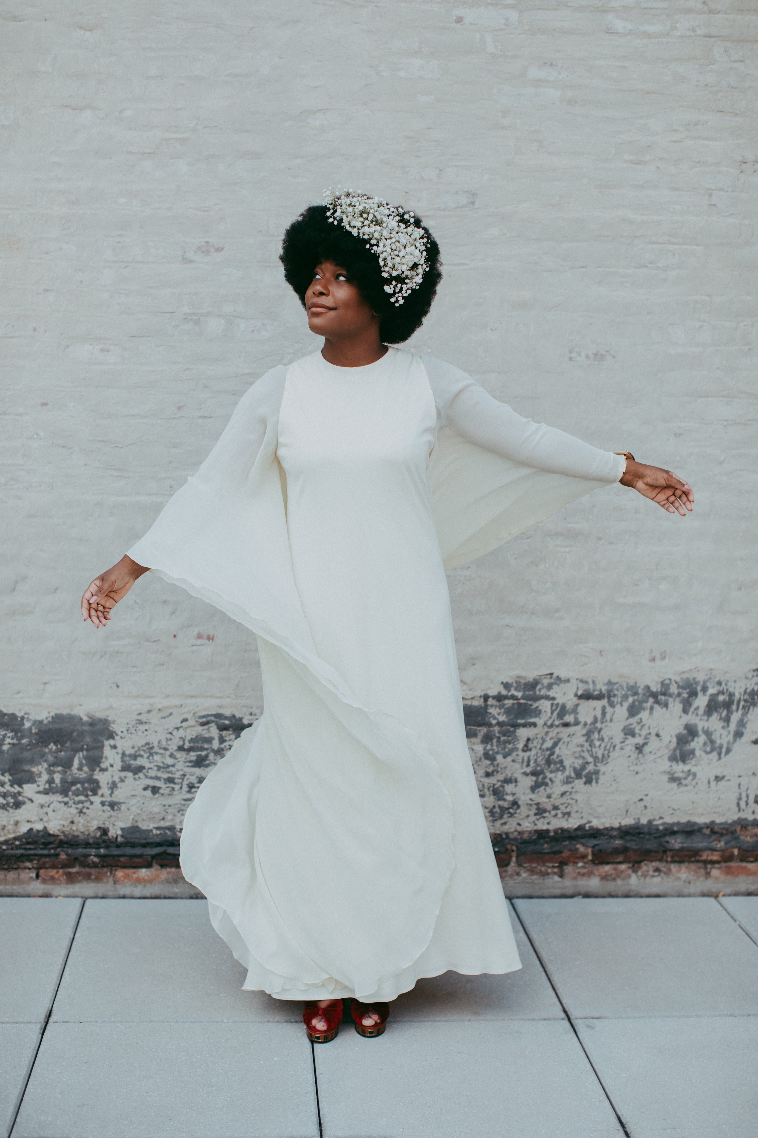 A women in a wedding dress in What A Wedding! by gestalten