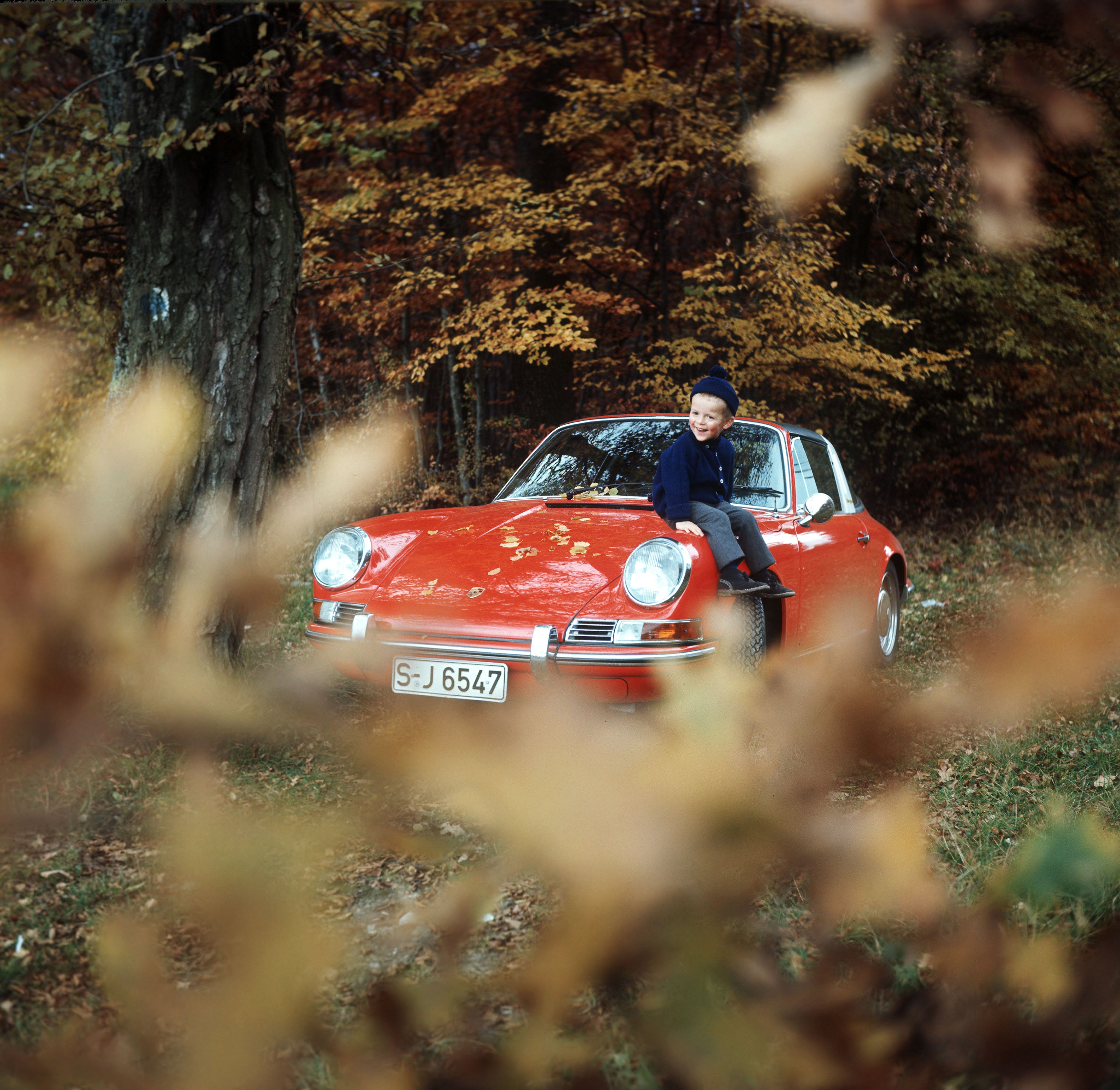 A red Porsche 911 in Porsche 911 by Ulf Poschardt and gestalten