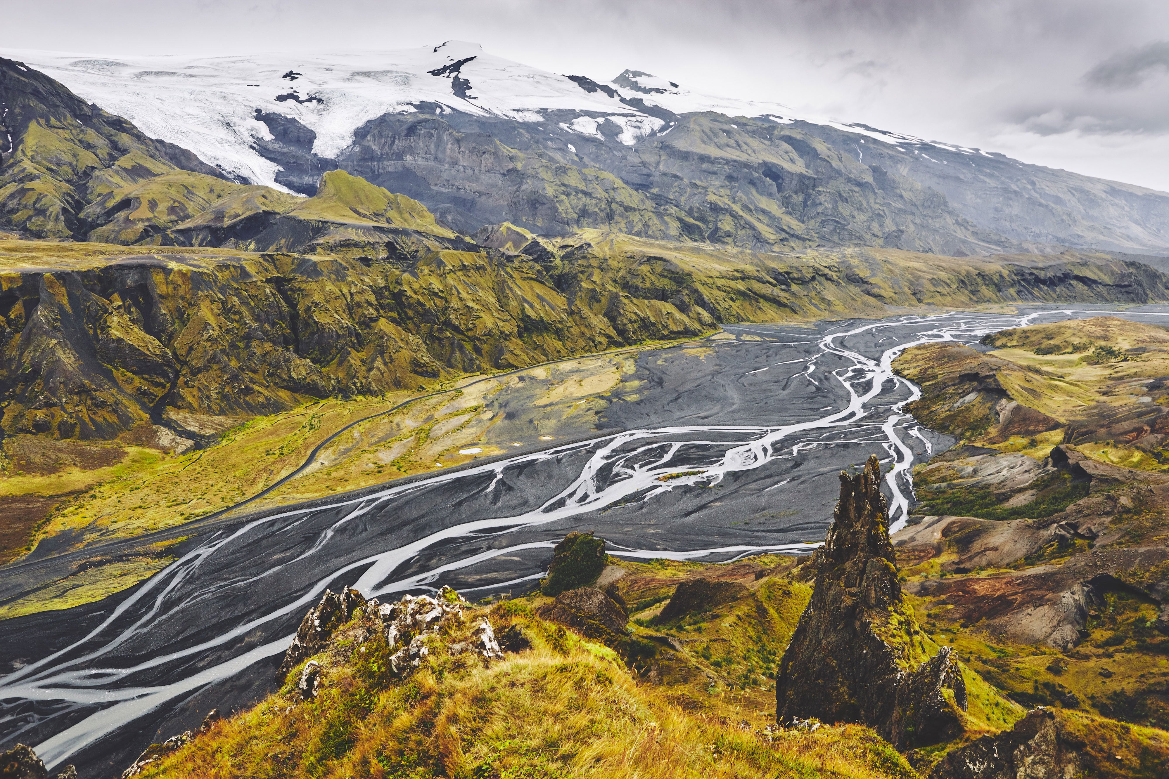 Rivers and mountains in Wanderlust by gestalten