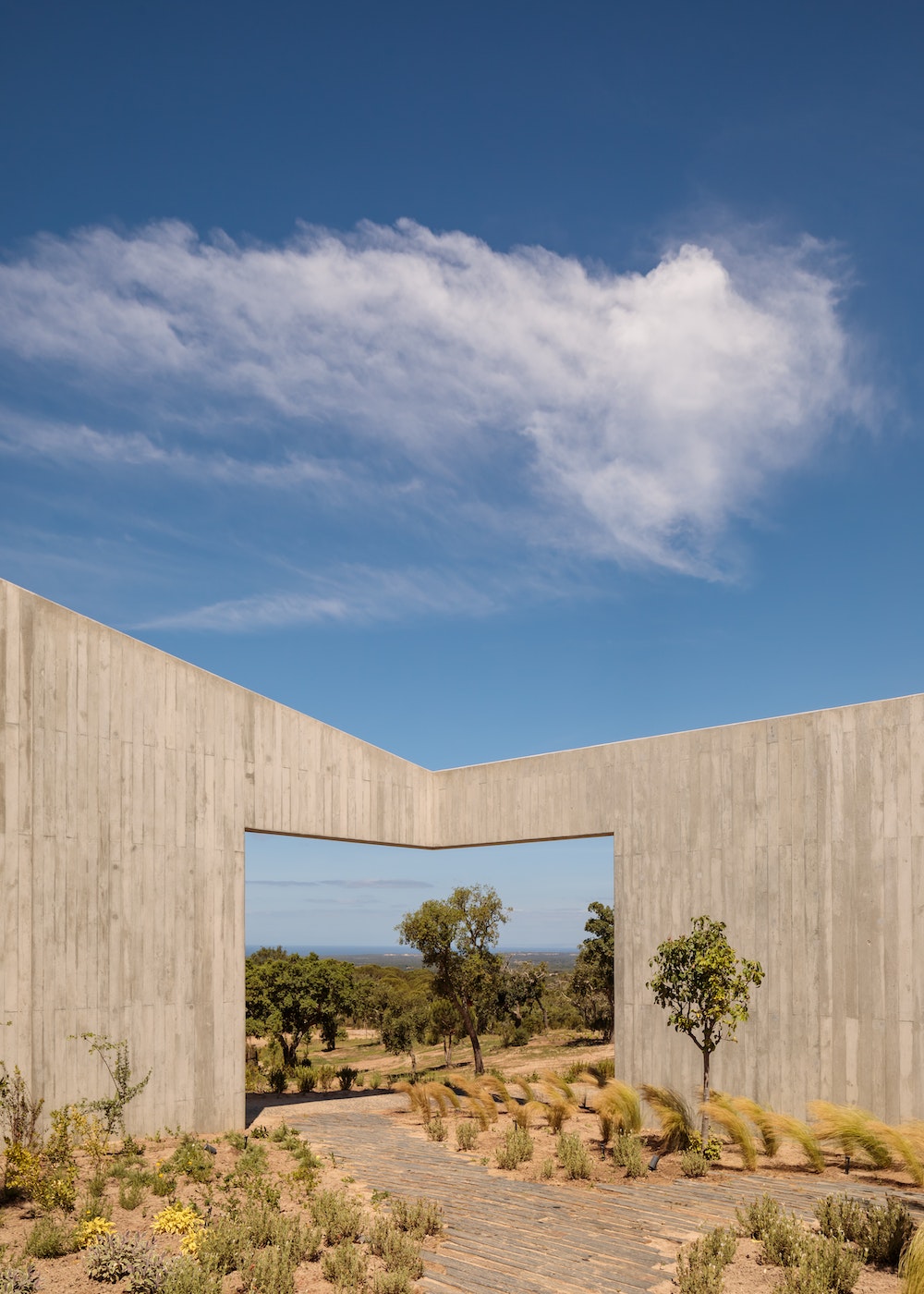 Mediterranean architecture has been a site of innovation and experimentation for centuries. Today—whether in careful restorations of traditional homes, reinterpretations of the local vernacular, or exciting new contemporary spaces—that tradition is alive and well.