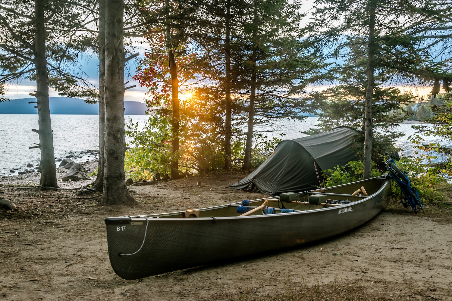 Camping next to a lake with Zoë Agasi and Olivier van Herck.