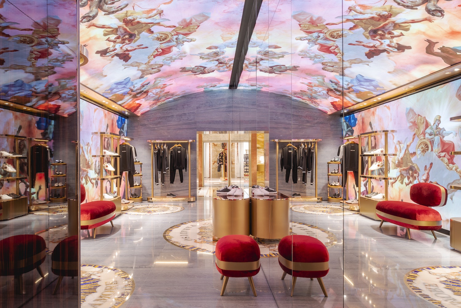 When it comes to the Italian fashion label Dolce&Gabbana, everybody knows that more is more! Paris-based architecture firm Carbondale has successfully translated this mantra into a dazzling store interior. The impressive size of the boutique is an optical illusion created using baroque techniques. Featured in Think Big - Shop Small, this Italian store is a great example of contemporary retail design.