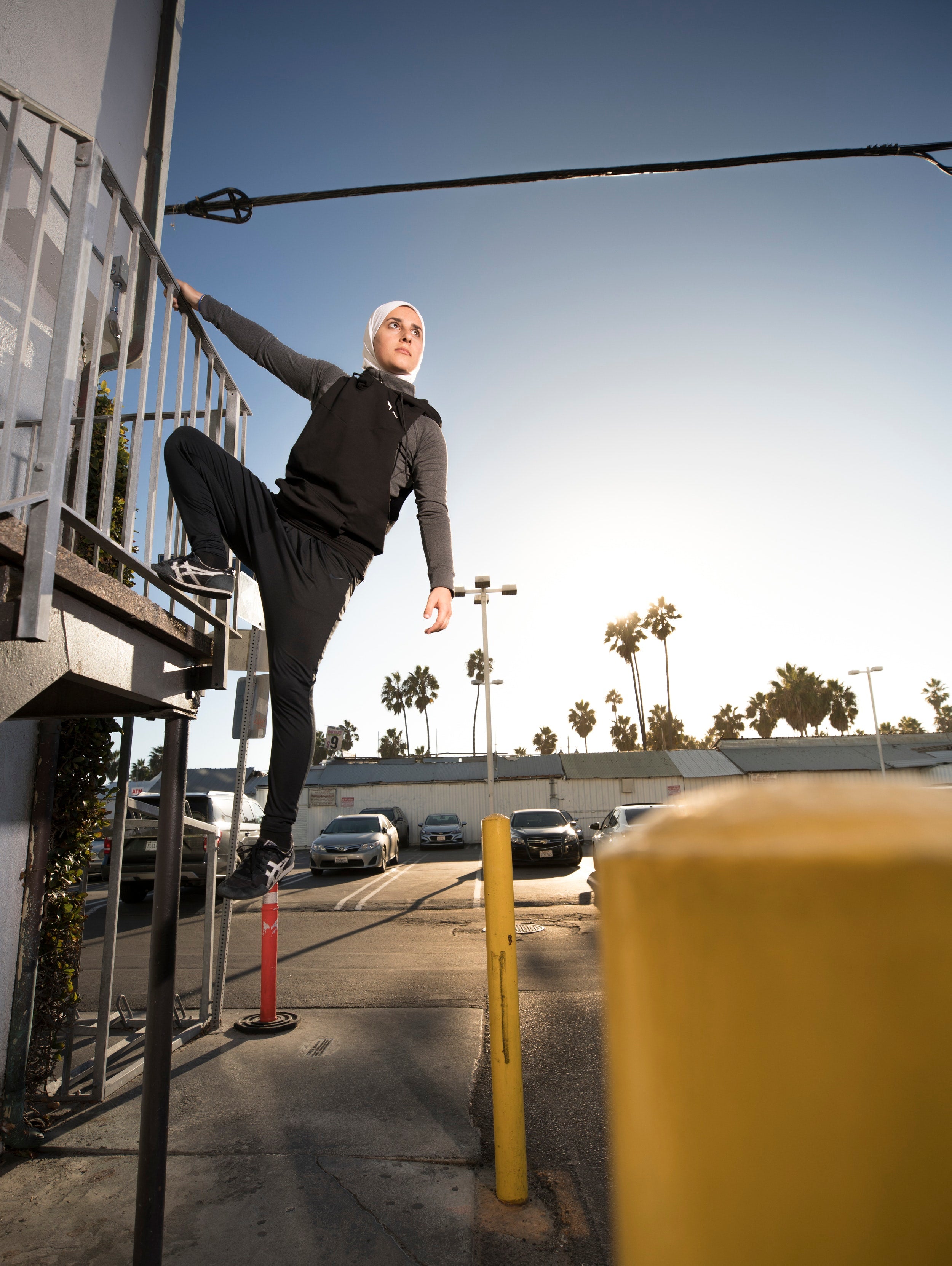 Mudallal is a free runner and was born in Santa Monica after her parents emigrated from Jordan. She wears a hijab and has found an acceptance in Los Angeles that she does not always feel in other cities. Mudallal hopes to become the first hijabi stunt woman to work in Hollywood. In Los Angeles, it feels like everything is possible.