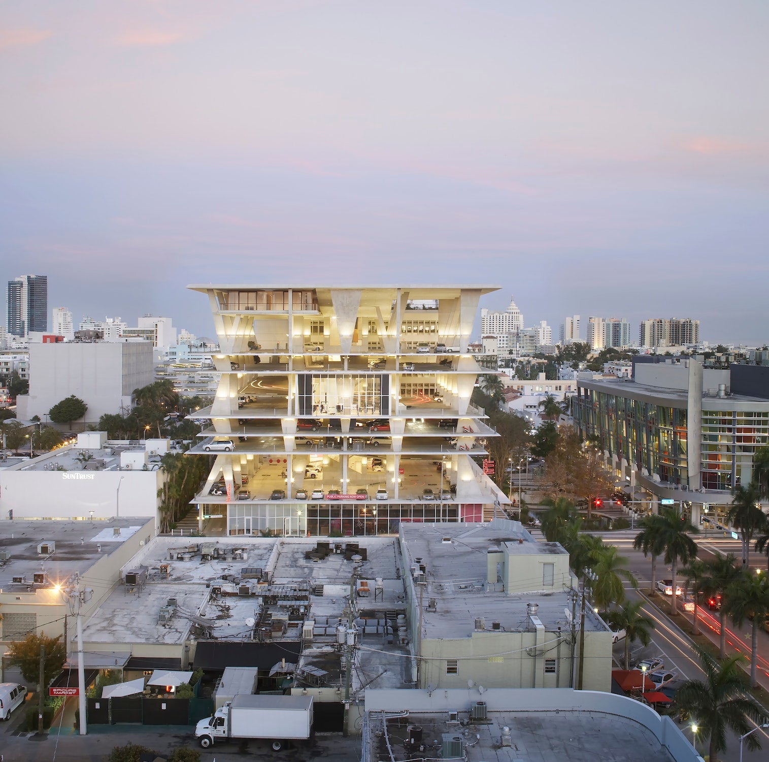 Herzog & de Meuron’s 1111 Lincoln Road, known as “Eleven- Eleven,” is a mixed-use building that brings together residences, retail spaces, and a creative parking solution in one of Miami Beach’s busiest, pedestrian areas. The design reimagines the blueprint of a parking lot, using the interstitial spaces of the stacked, ramp-lined structure to their advantage and opening up various areas for public and private use, complete with panoramic views.