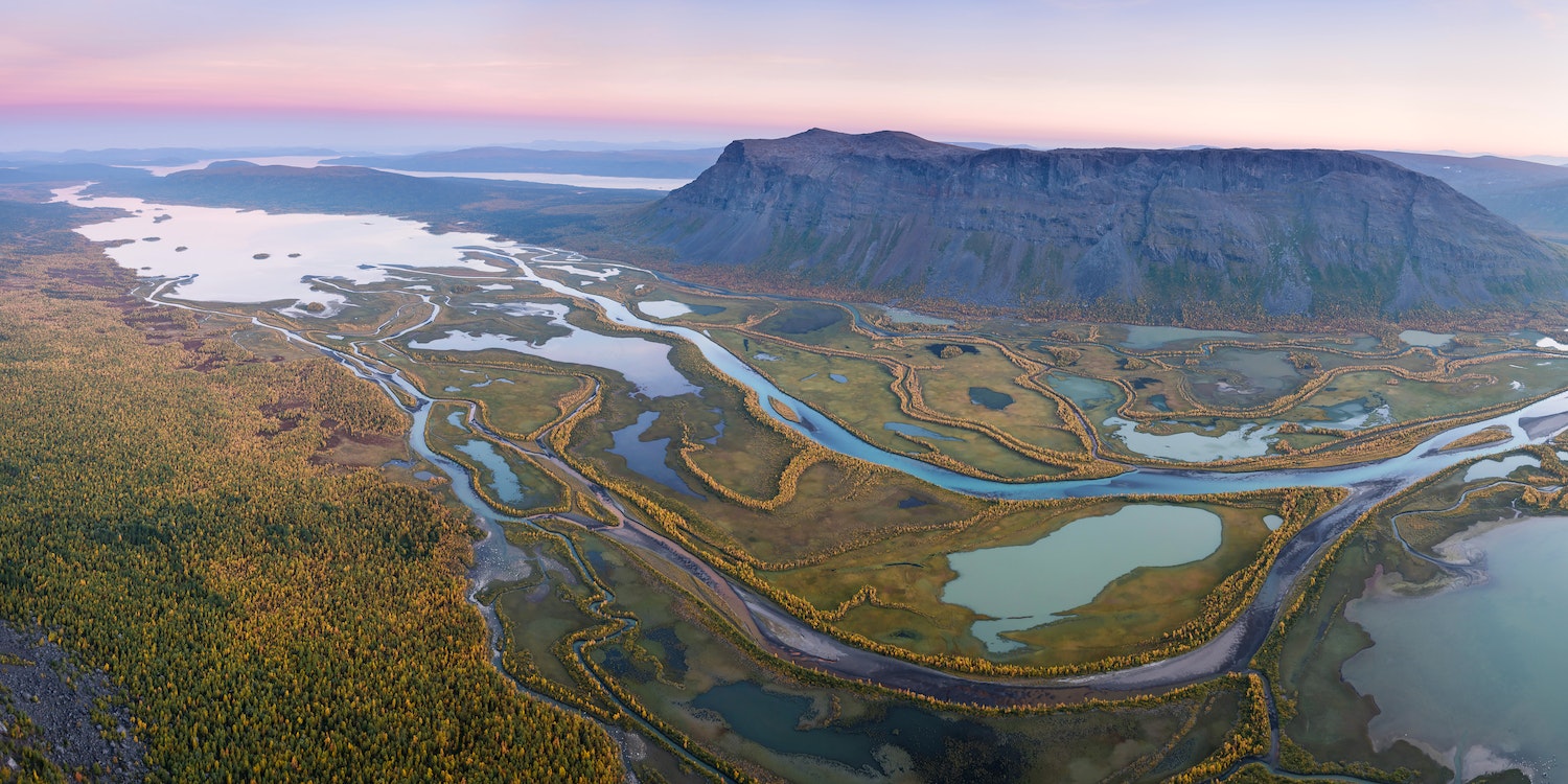 In the late 1800s, the Swedish Tourism Association hatched a plan for a long-distance trail through the mountains of Lapland. The idea was to showcase the best of the wild North via a pathway that would be known as “the king of trails”. In the ensuing decades, the dream gradually became a reality, and since its completion in 1975, the Kungsleden has become a magnet not only for outdoor-loving Swedes but for backpackers from around the world