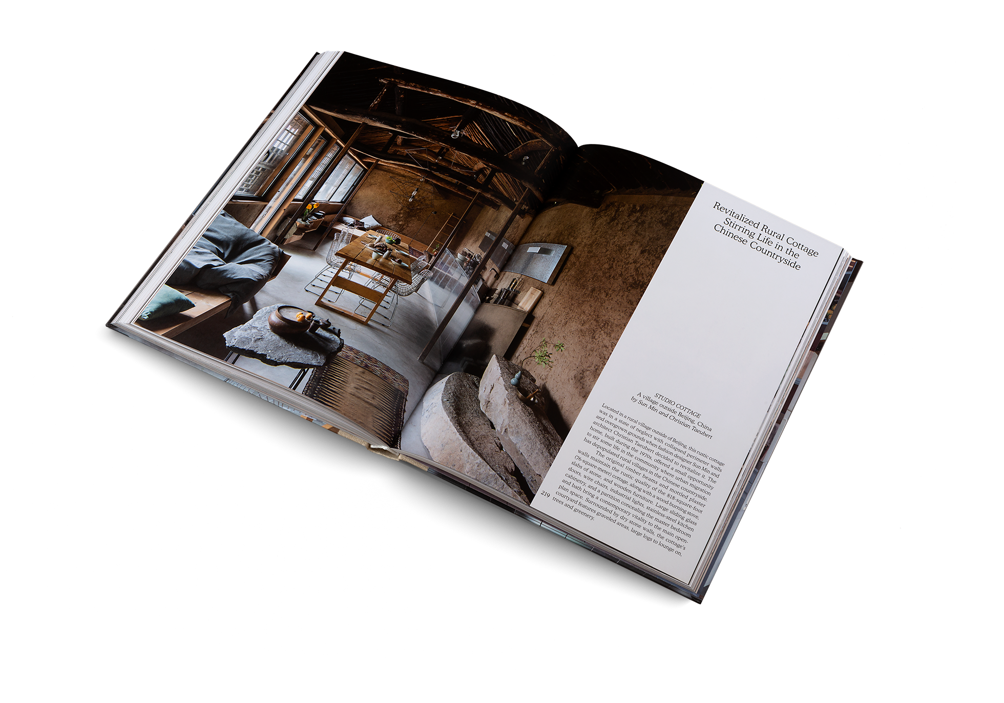 Discover a revitalized rural cottage stirring life in the Chinese countryside in Country and Cozy by gestalten.