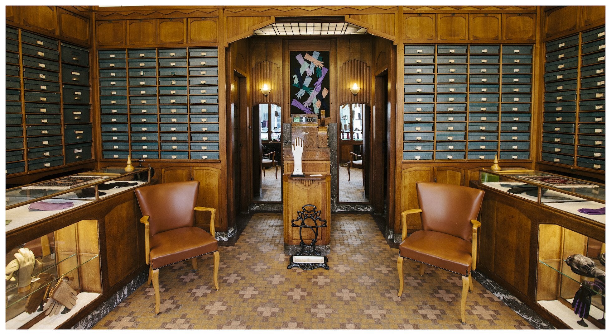 The Shopkeepers Shop Design Interior coffee table book gestalten