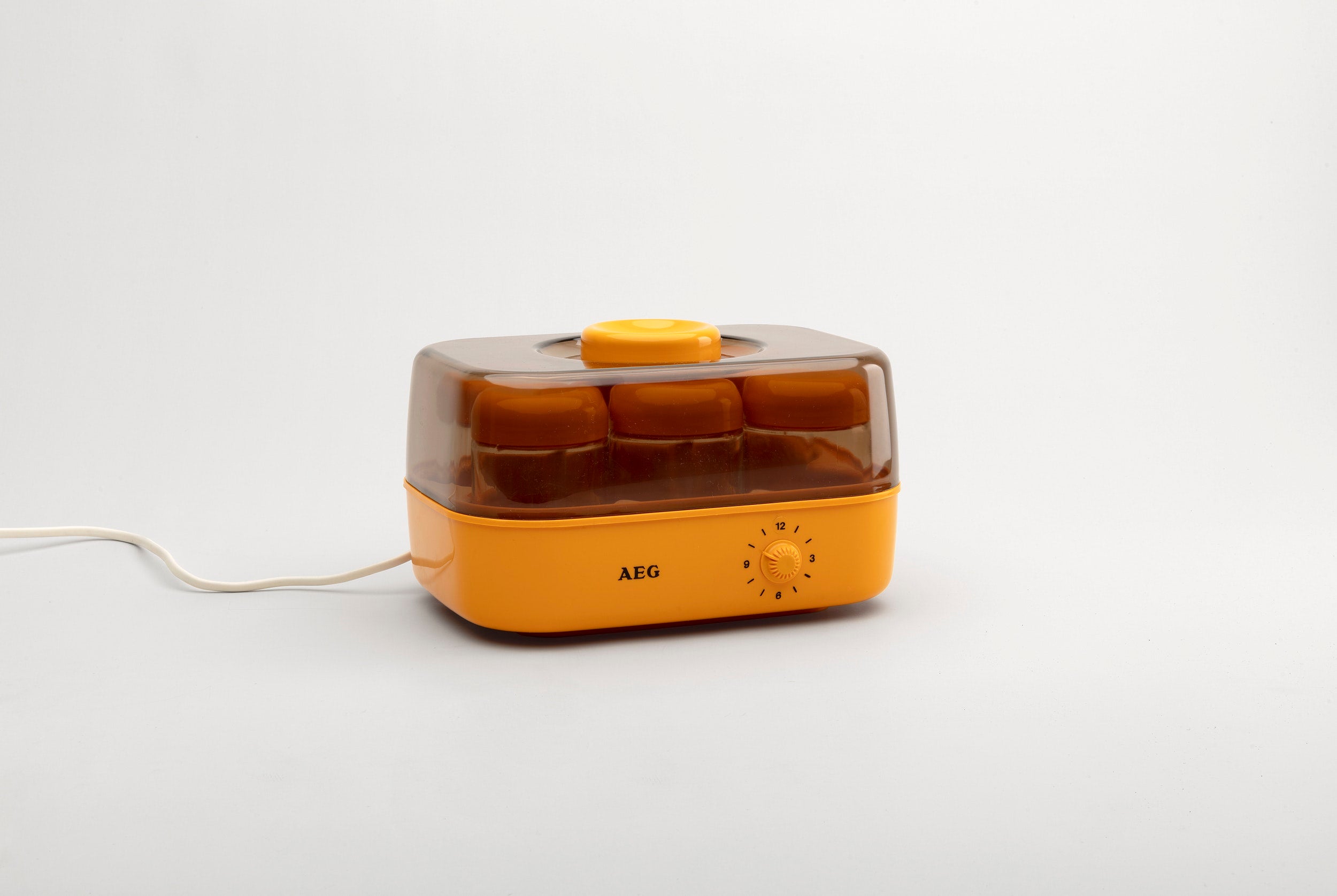 The yogurt maker, like the egg boiler and the fondue set, was a common must-have for most middle-class kitchens in the 1970s. It was made with a starter culture and milk, and was mixed, as is the case with this model by AEG, in six portions in individual glass jars. Discover more about this device in Soft Electronics by gestalten.