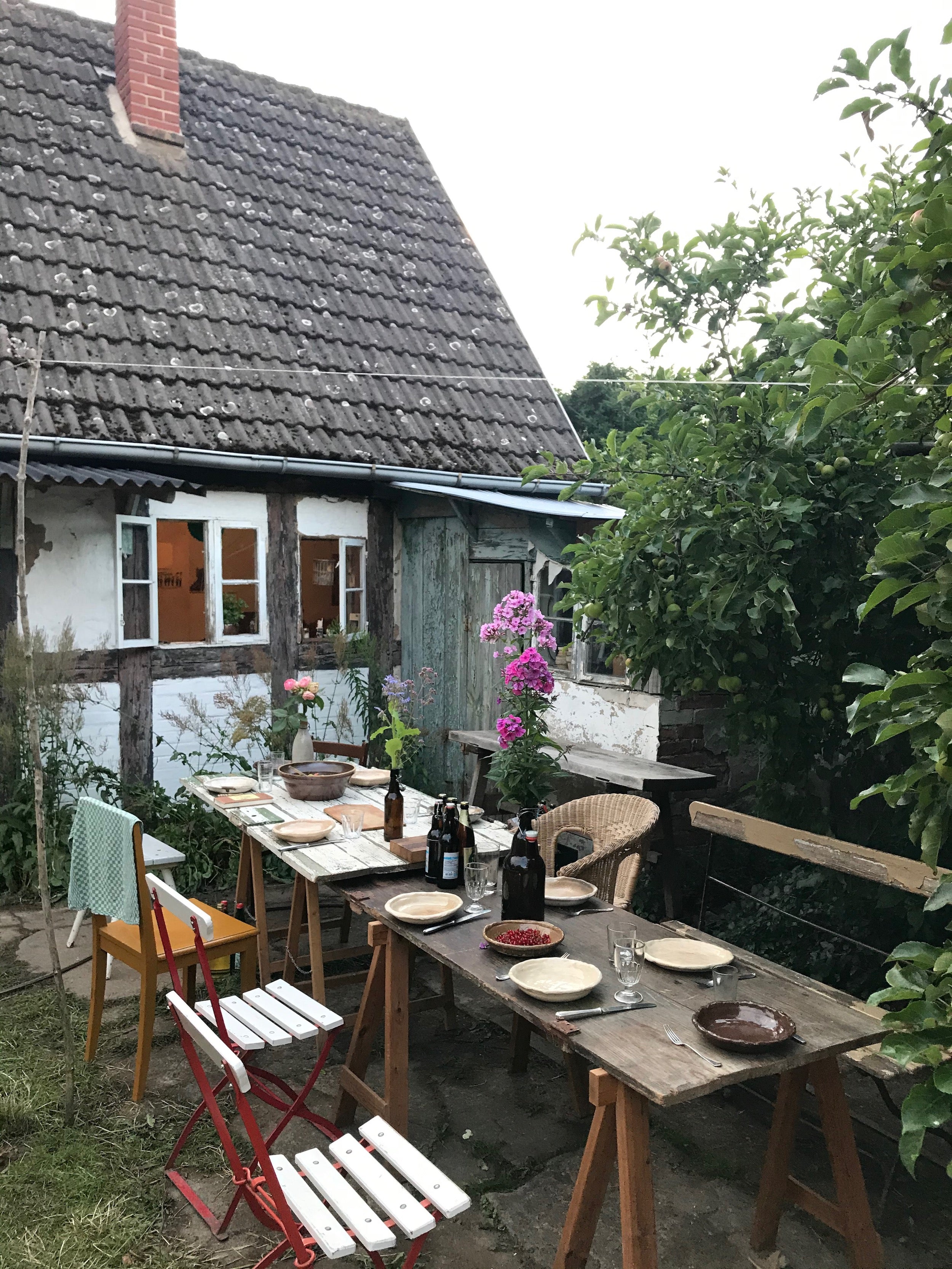 Learn from the silence and simplicity of this 200-year-old Timber-Frame Home in Country and Cozy by gestalten